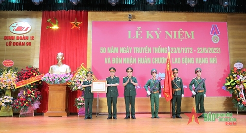 Lữ đoàn 99 (Binh đoàn 12) đón nhận Huân chương Lao động hạng Nhì